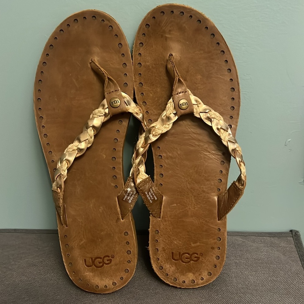 UGG women’s thong slippers size 9 S/N 100-7559